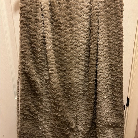 Nicole Miller Textured Tan Blanket EUC!! - Picture 6 of 16